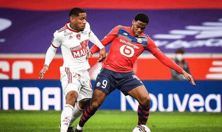 包括裁判随 包括裁判随