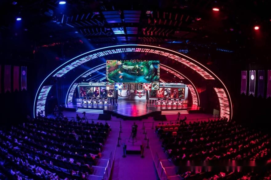 两项赛场上 两项赛场上