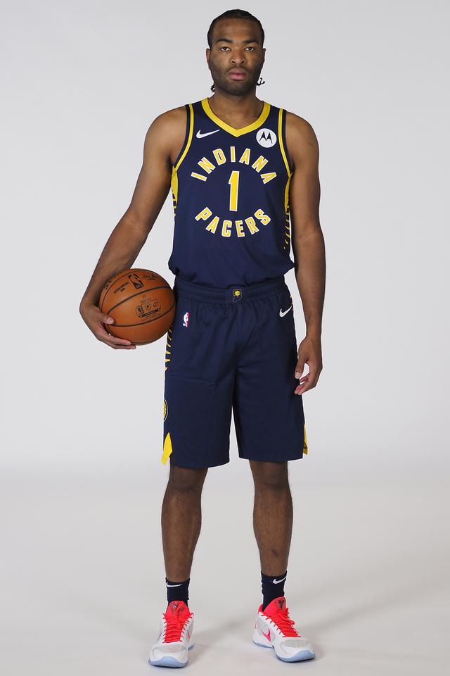 冲击篮筐后 冲击篮筐后